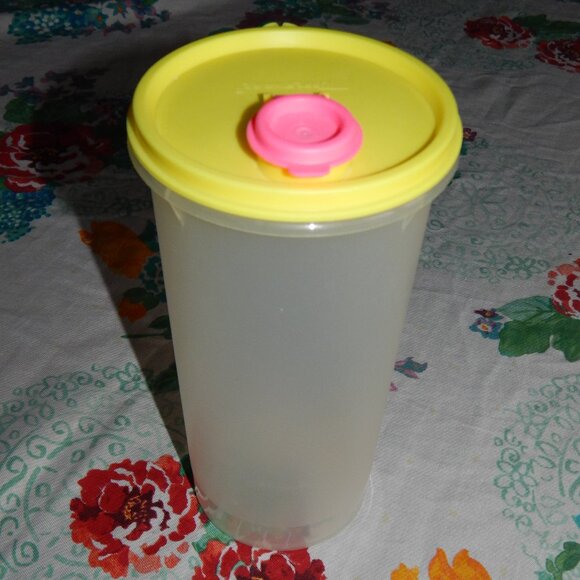 Tupperware 48oz Handolier Beverage Pitcher 261 Neon Yellow Lid 563 Pink Flip Top - Picture 1 of 2